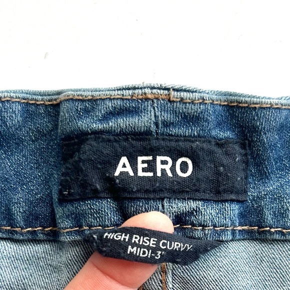 🌸Aero Mid Rise Curvy Jean Shorts. Size: 6 - Picture 4 of 7
